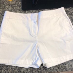 White vineyard vines shorts